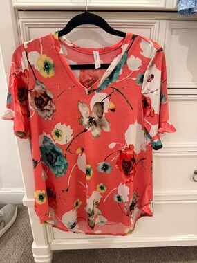Honeyme Coral Floral V-Neck Short Sleeve Top